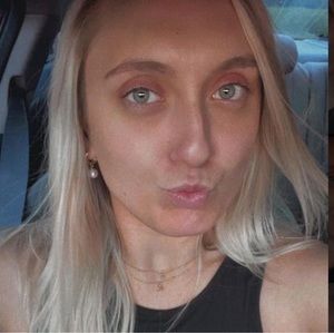 Meet your Posher, Alicia